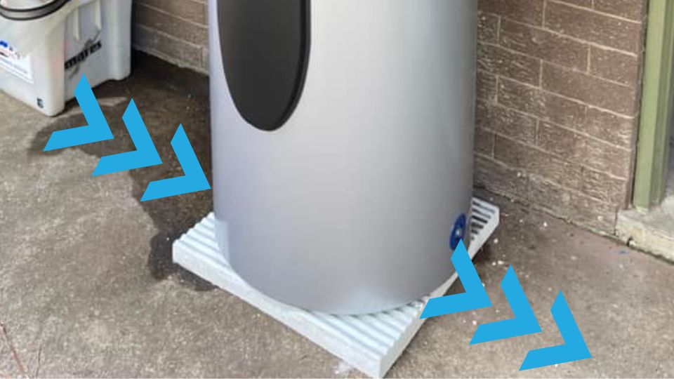 A rippled slab allows air to pass under the heat pump tank.